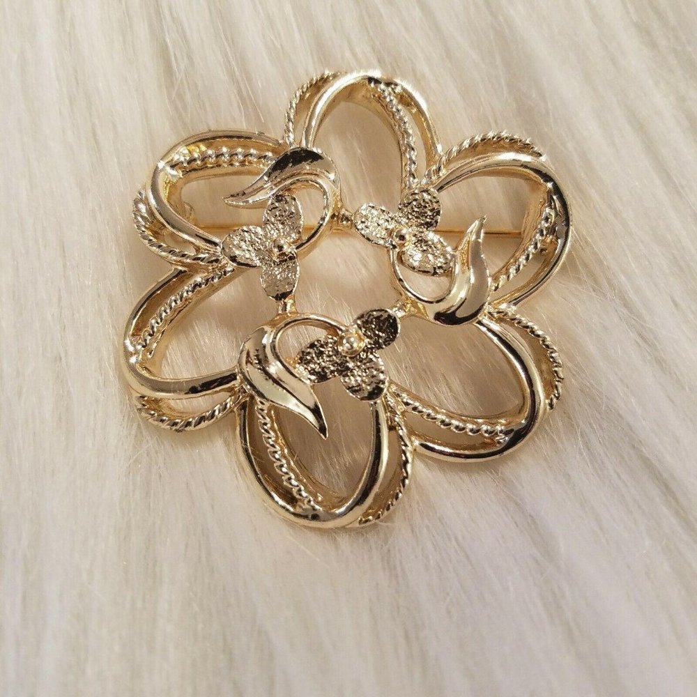 VTg Sarah‎ Coventry Flower Brooch 1349
